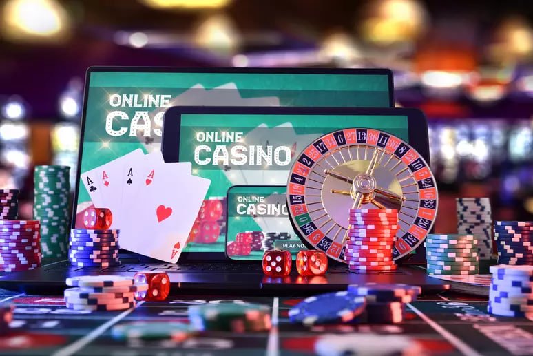 Filipino player browsing jljl5 Casino game catalogue on a mobile phone